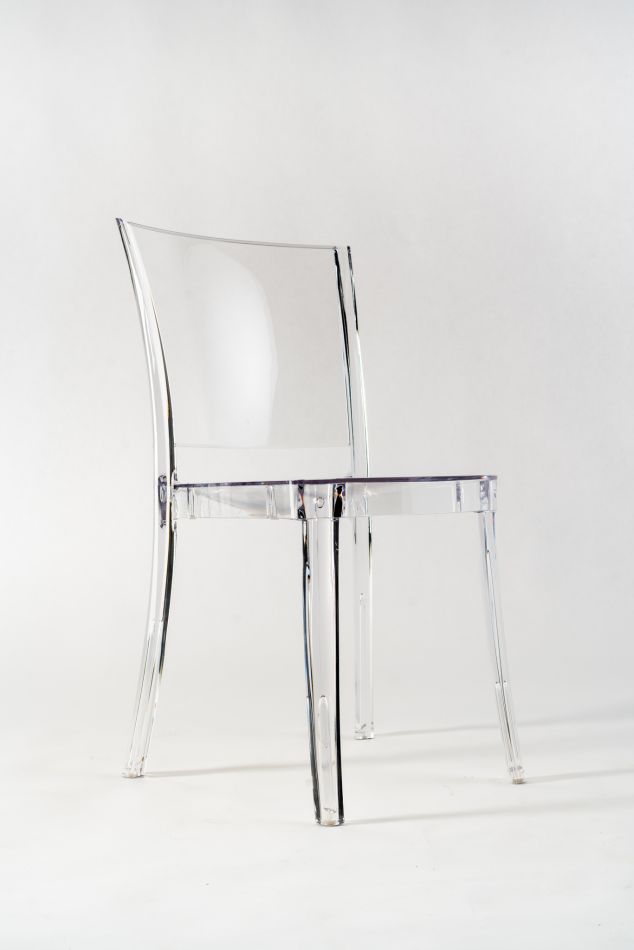 Chaise classique transparente en plexiglass : ici au meilleur prix